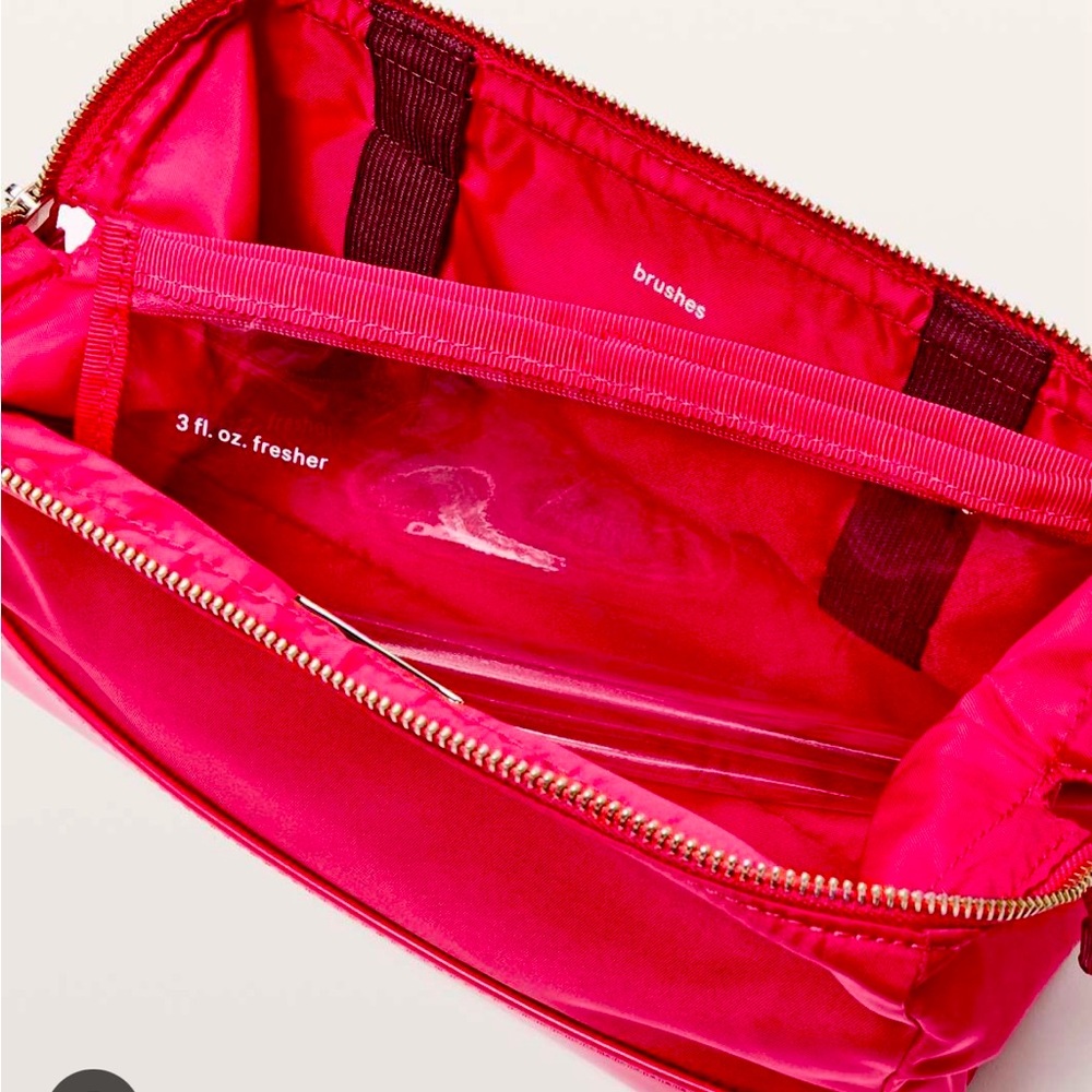 Lululemon travel makeup bag (fuchsia)